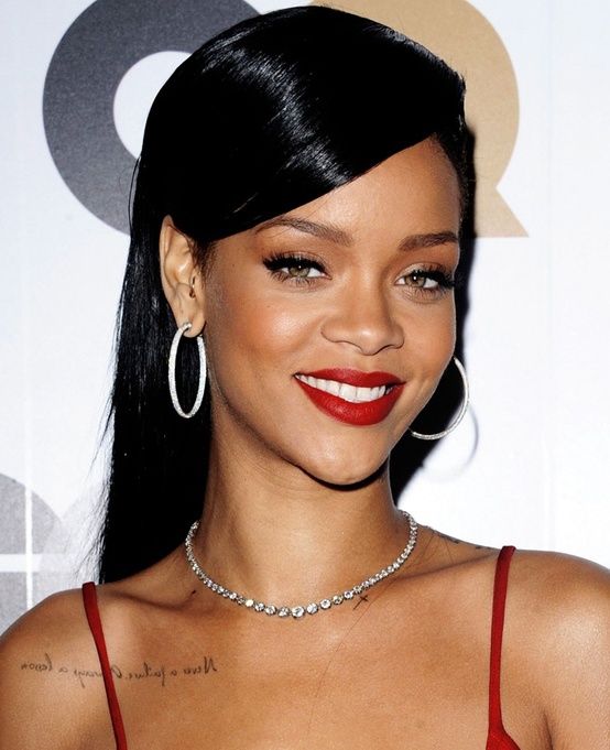 Rihanna-Red-Lips